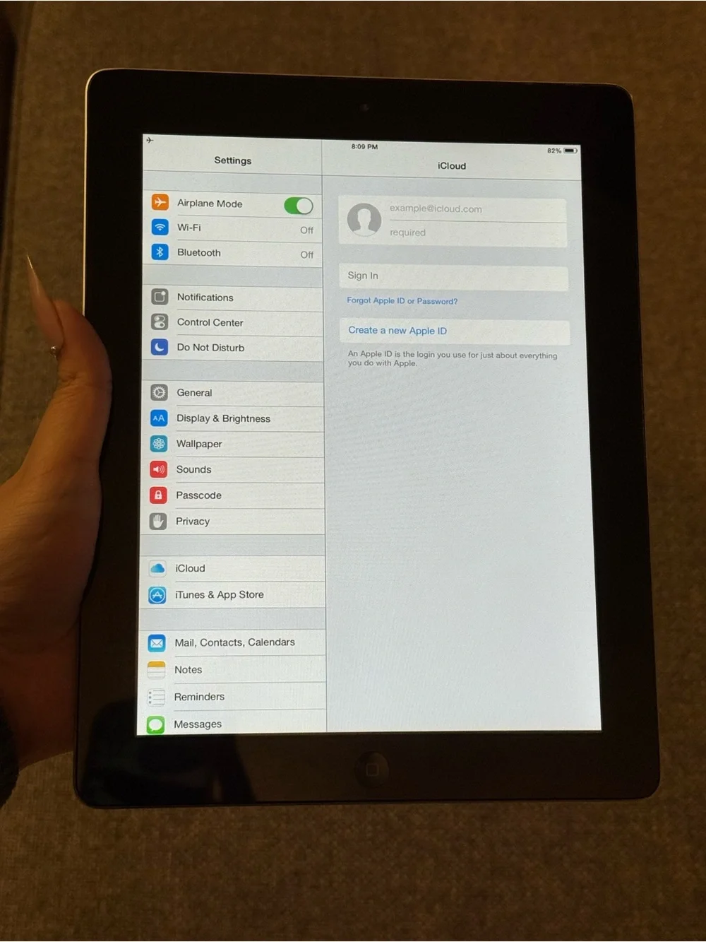 Apple iPad 2 16GB Black Silver Unlocked With Charger